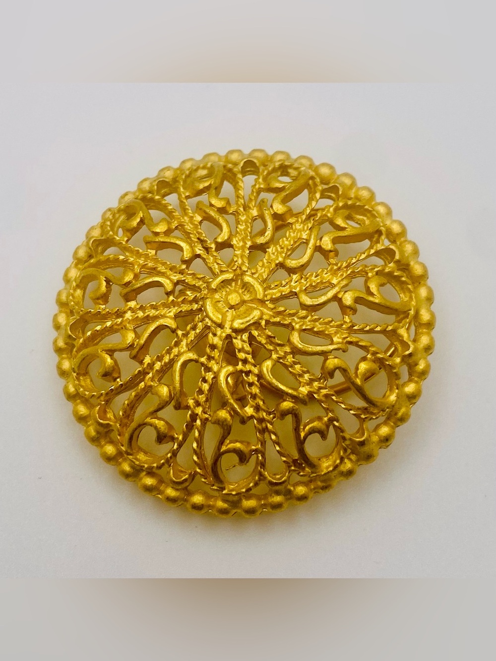 Vintage Gold-Tone Round Filigree Scarf Clip